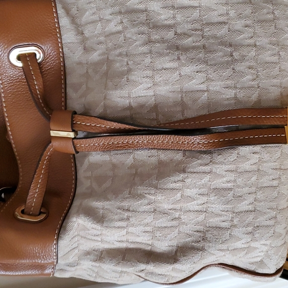 Handbag - Picture 2 of 4